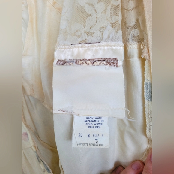 Authentic vintage 1970s Gunne Sax dress - Picture 3 of 10